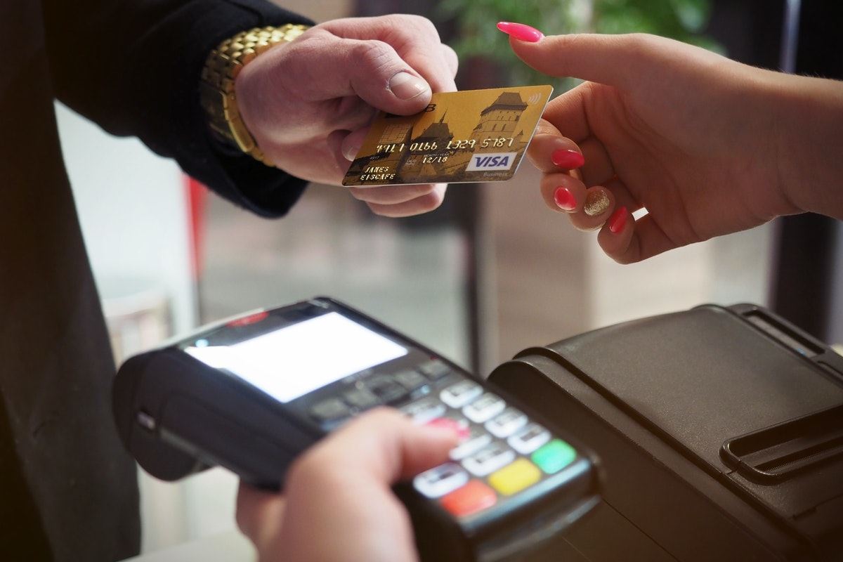 Bayar pake kartu - Kartu Debit VS Kartu Kredit
